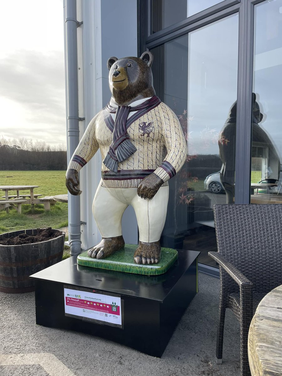chswbearhunt's tweet image. Howzat Bear by @RachelShilston with @Trescricket hosted by Sandbanks cafe &amp;amp; sponsored by Wales and West Utilities.

See more about the artist, bear and host on our app and website 🐻🐾🎉🙌☺🎨
 #chsw @CHSW @ArtofTourism #chswbearsthatcare #chswbearhunt