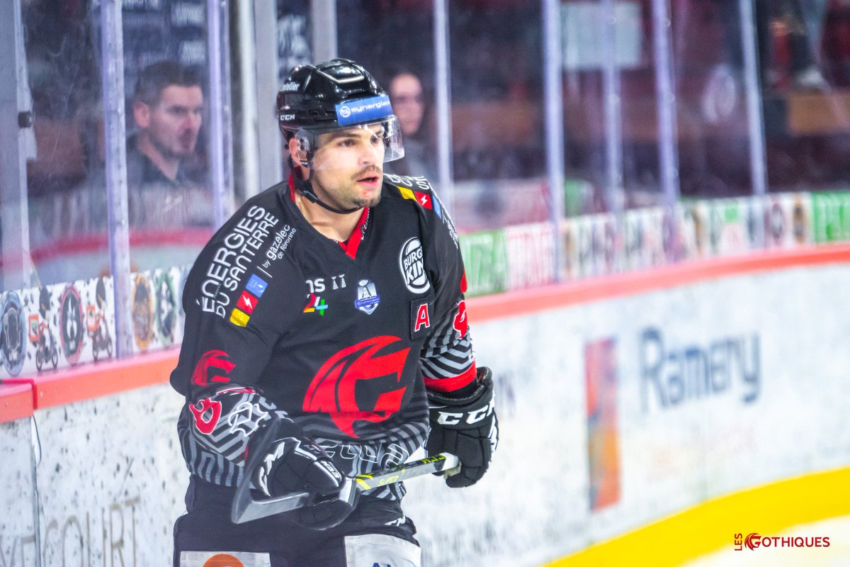 📊 Après <a href="/thinner24/">Marc-Andre Thinel</a>, <a href="/Gillis4214/">Julien Desrosiers</a>, Loïc Lampérier et <a href="/clemmasson/">Clement Masson</a>, <a href="/DanyBou83/">Danick Bouchard</a> est le cinquième joueur de l'histoire de la #SLMHockey à atteindre la barre des 5⃣0⃣0⃣ points 🎉💪

Félicitations à l'attaquant des <a href="/Gothiques_AHE/">Gothiques d’Amiens</a> 👏