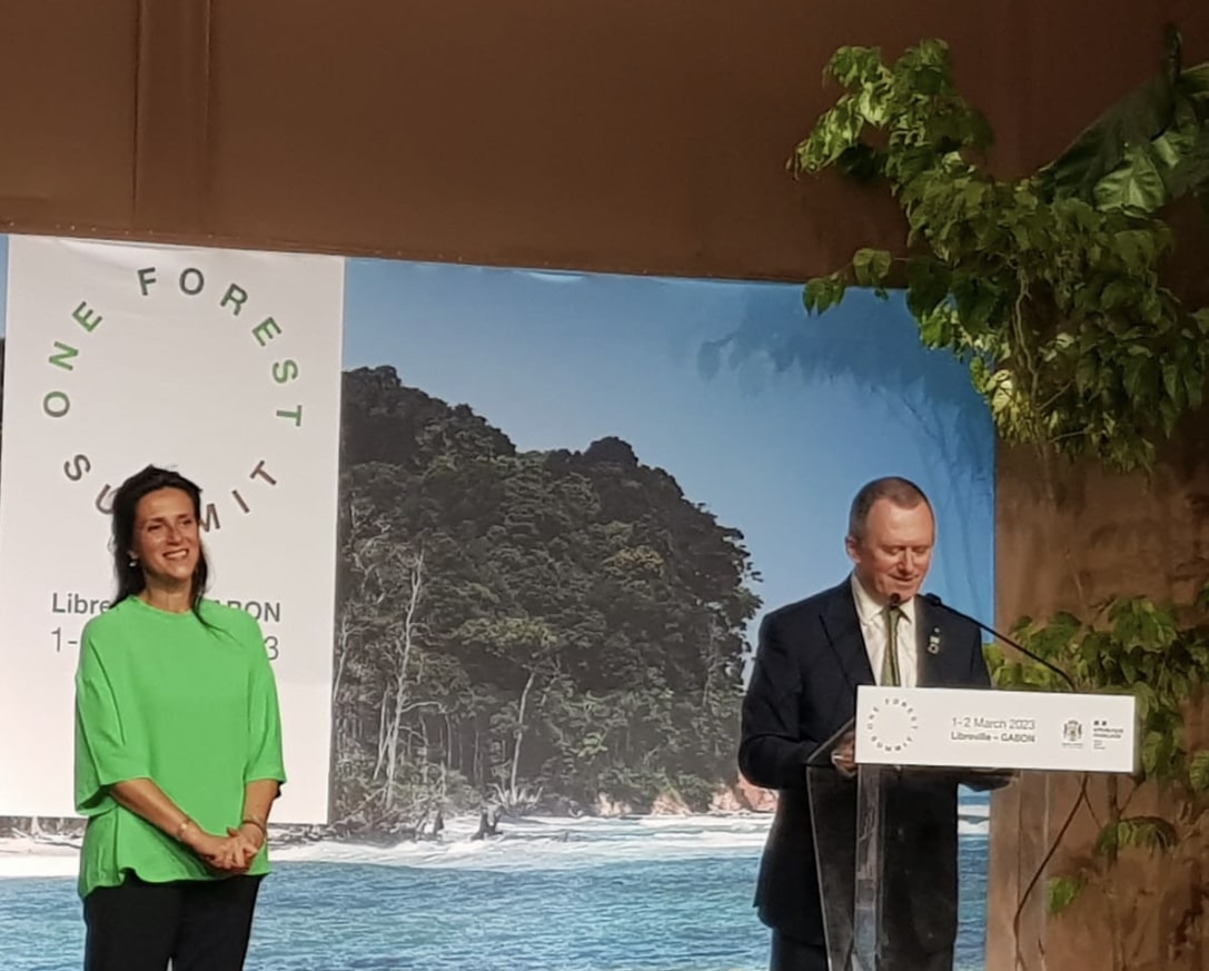 À l’ouverture ce 1er mars du One Forest Summit à Libreville, Lee White, ministre gabonais des Eaux, des Forêts, de la Mer, de l'Environnement, chargé du Plan Climat et du Plan d’Affectation des Terres, a d’emblée placé la barre haut: «ce n’est pas un

financialafrik.com/2023/03/01/one…
