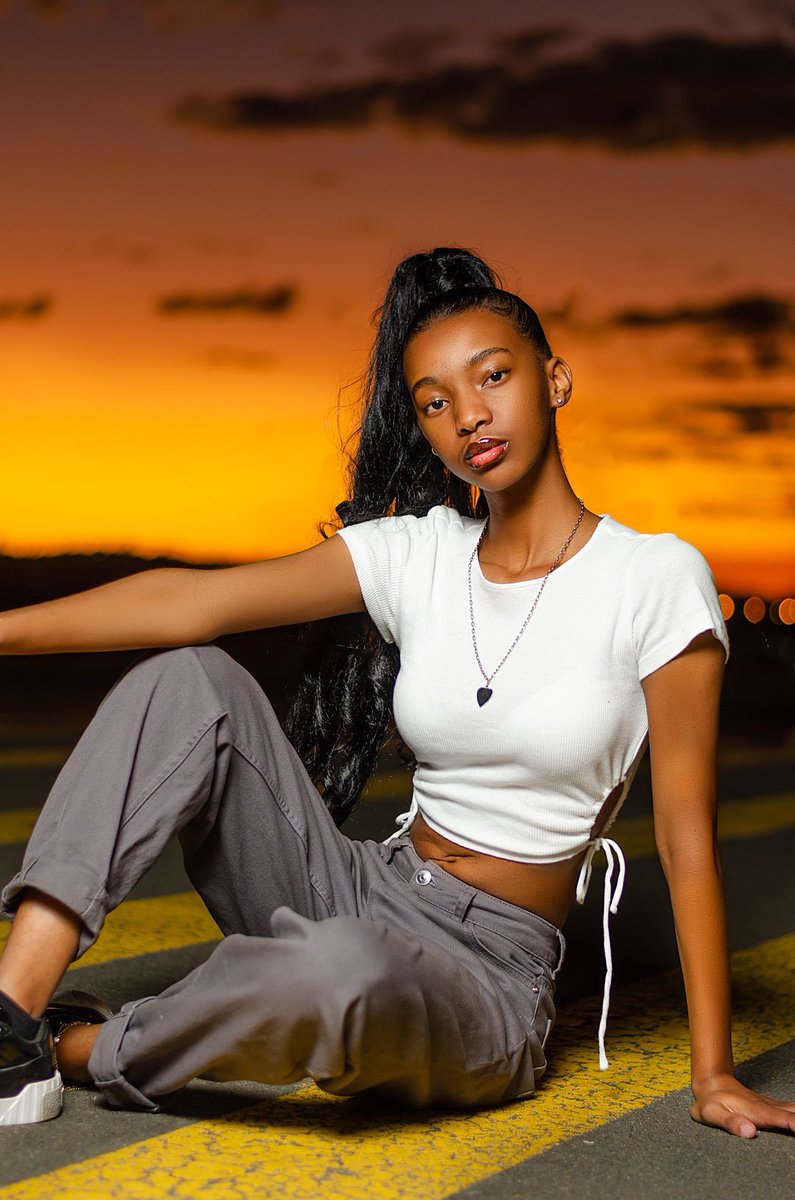 Sunset 🌅 vibes #TrendingNews #PhotoChallenge2023February  #photoshoot