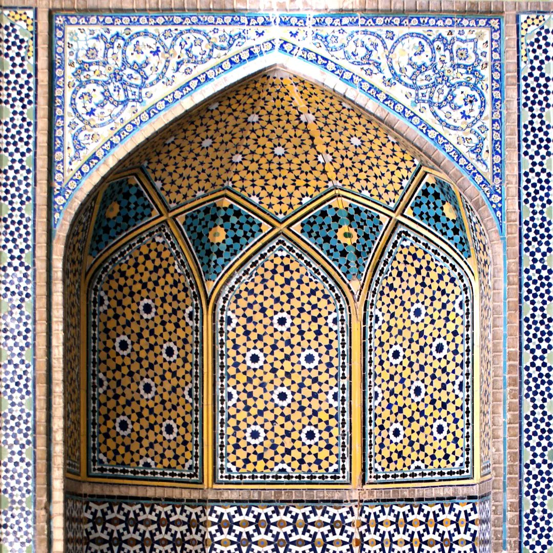 isoacourses's tweet image. ⚡️Tile making⚡️
⚜️The art of making earthenware mud bricks with a layer of colored glazed designs and patterns to cover all kinds of surfaces of a construction is called tile making.
#tilemaking
#traditionalart
#کاشی_سازی
