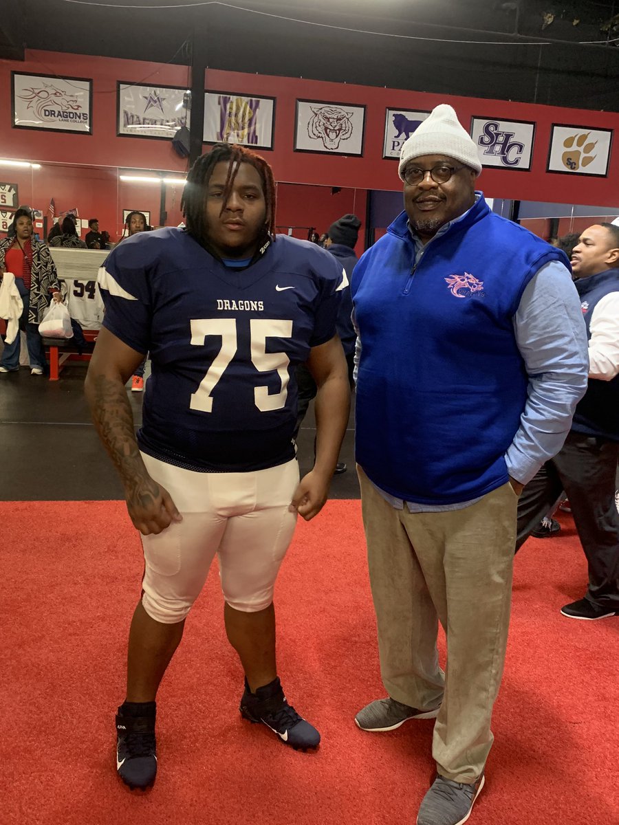 I want to thank <a href="/VyronBrown31/">CoachVBrown</a> &amp; the <a href="/LaneAthletics/">Lane College Dragons</a> Family for having me this weekend 💙 #win2Day💕