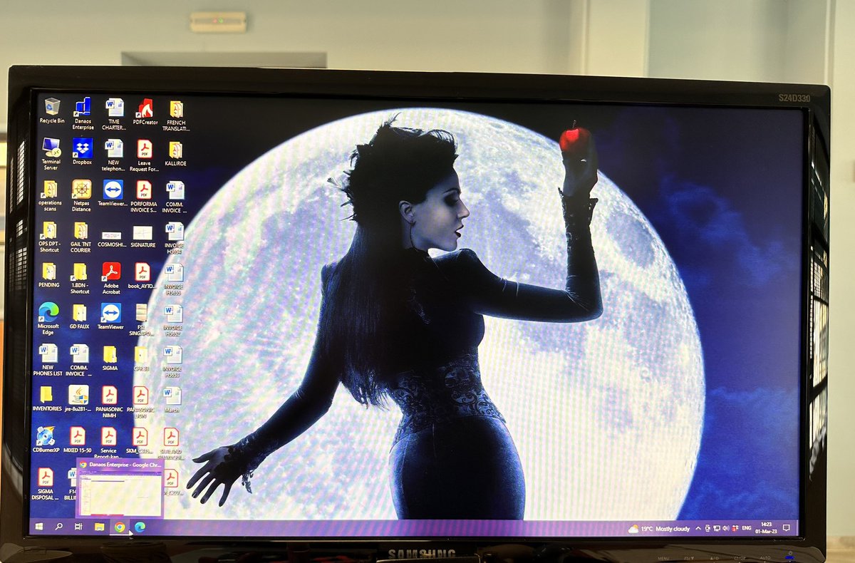 IreneRegal's tweet image. When you know how to make your work environment more…pleasant 😁🤩 #workpc #reginamills