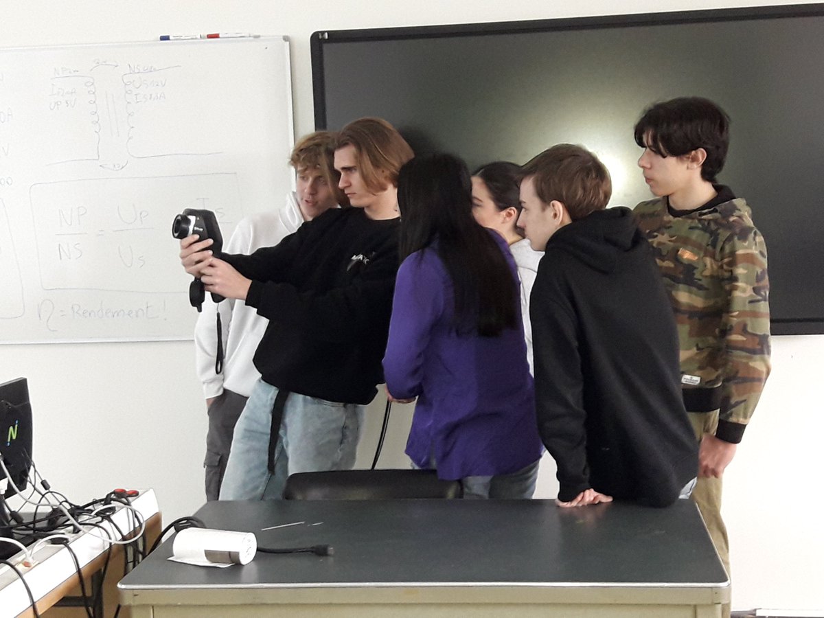 The #Energizers of the Atheneum Klein-Brabant school in Bornem, Belgium teaming up to identify #heat leaks in their school building using infrared thermoscan cameras. 📸⚡️