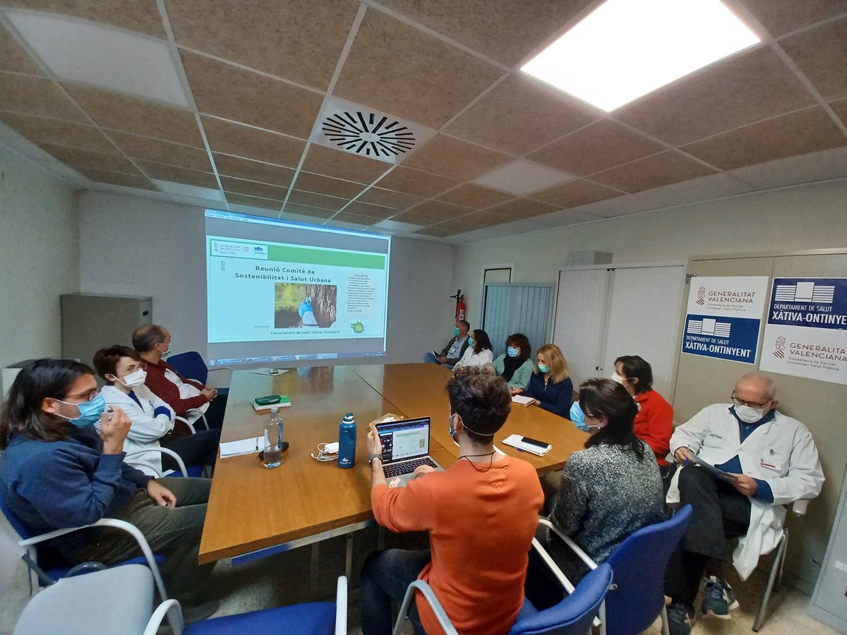 Està reunit el comité de sostenibilitat i salut urbana del <a href="/GVAdsxo/">SalutXativaOntinyent</a> que mostra l'últim estudi de la petjada de CO2 amb moltes més dades. (Obrim fil) ..