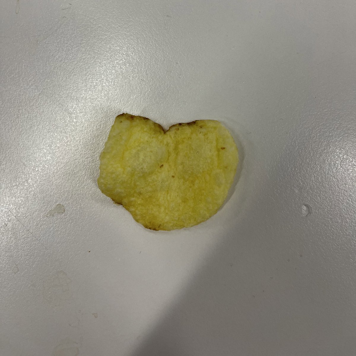 natejacobsimp's tweet photo. heart shaped crisp win me 100k pls #lovefromwalkers @walkers_crisps https://t.co/u5bijFFp1x