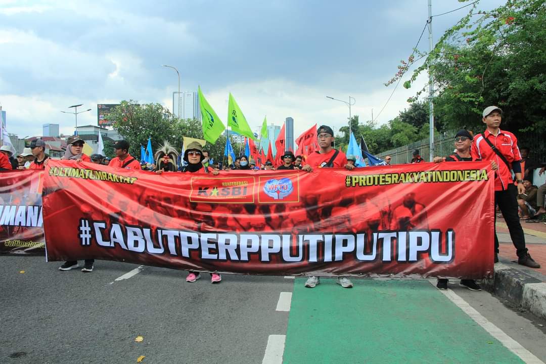 unang_sunarno's tweet photo. Idealisme adalah Kemewahan Terakhir yang hanya dimiliki oleh Pemuda. By : Tan Malaka

#CabutPerppuTiputipu

@KasbiIndo
@YLBHI 
@SeknasKPA 
@RumahAMAN 
@mudamembebaskan 
@krpi_indonesia 
@SINDIKASI_ 
@AndiePeci 
@LBH_Jakarta 
@KomnasHAM https://t.co/p4EvBsyWXu