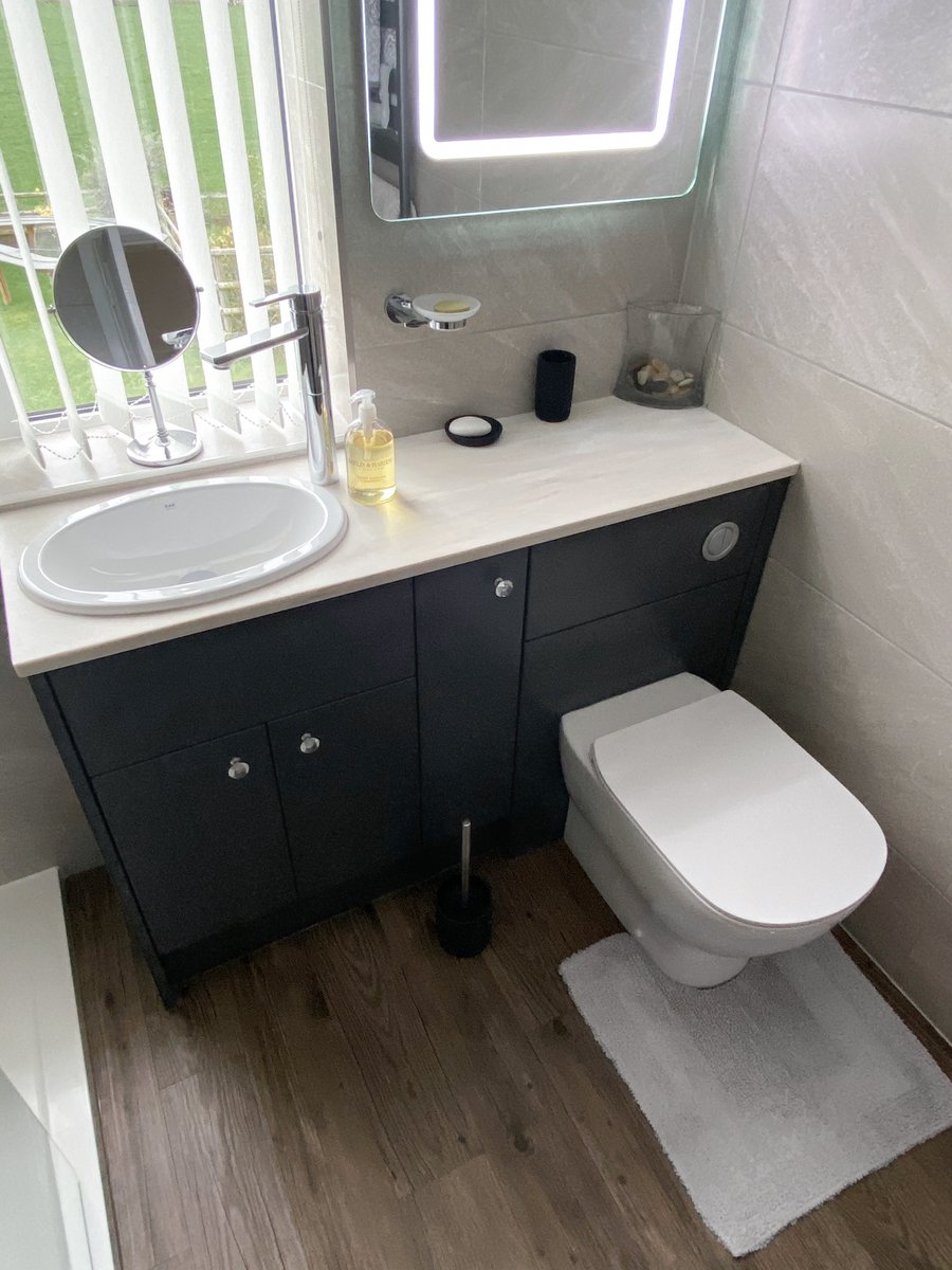 UnbeatableBath's tweet photo. Fabulous Feature 🧡

Opting for a tile alternative, this UB customer has chosen marble-effect shower panels to create a stand-out feature wall!

Thanks for sharing! 🙌 #ShareMyUB

#Bathroom #BathrooomDesign #BathroomInspo https://t.co/RhqfOkvn5C