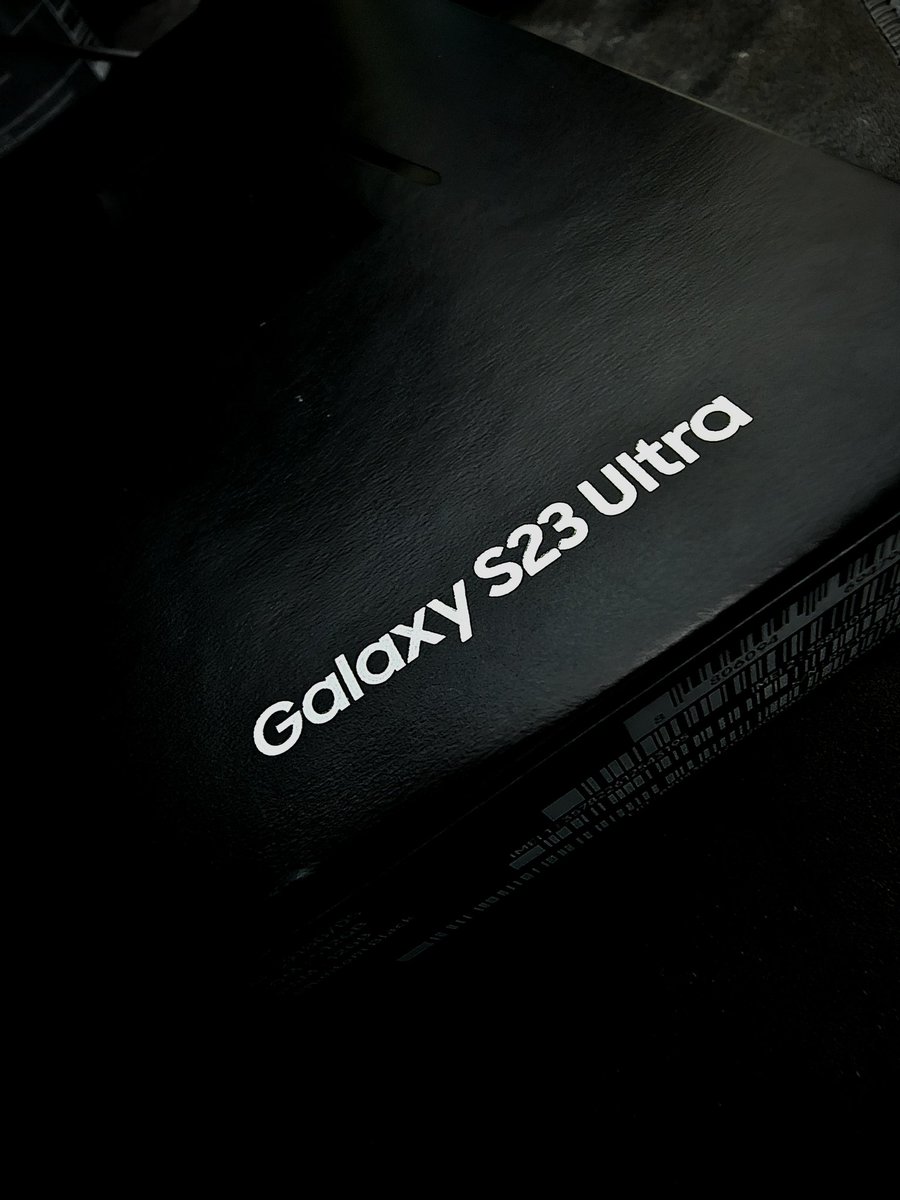 beejay_79's tweet photo. And black is my new color..just sold my Iphone 13 Pro Max and bought this instead.Seriously @Apple need to tackle the white screen issues.@SamsungMobile I hope you can fullfilled my expectation on this S23 Ultra. https://t.co/s6J0NDhA8c