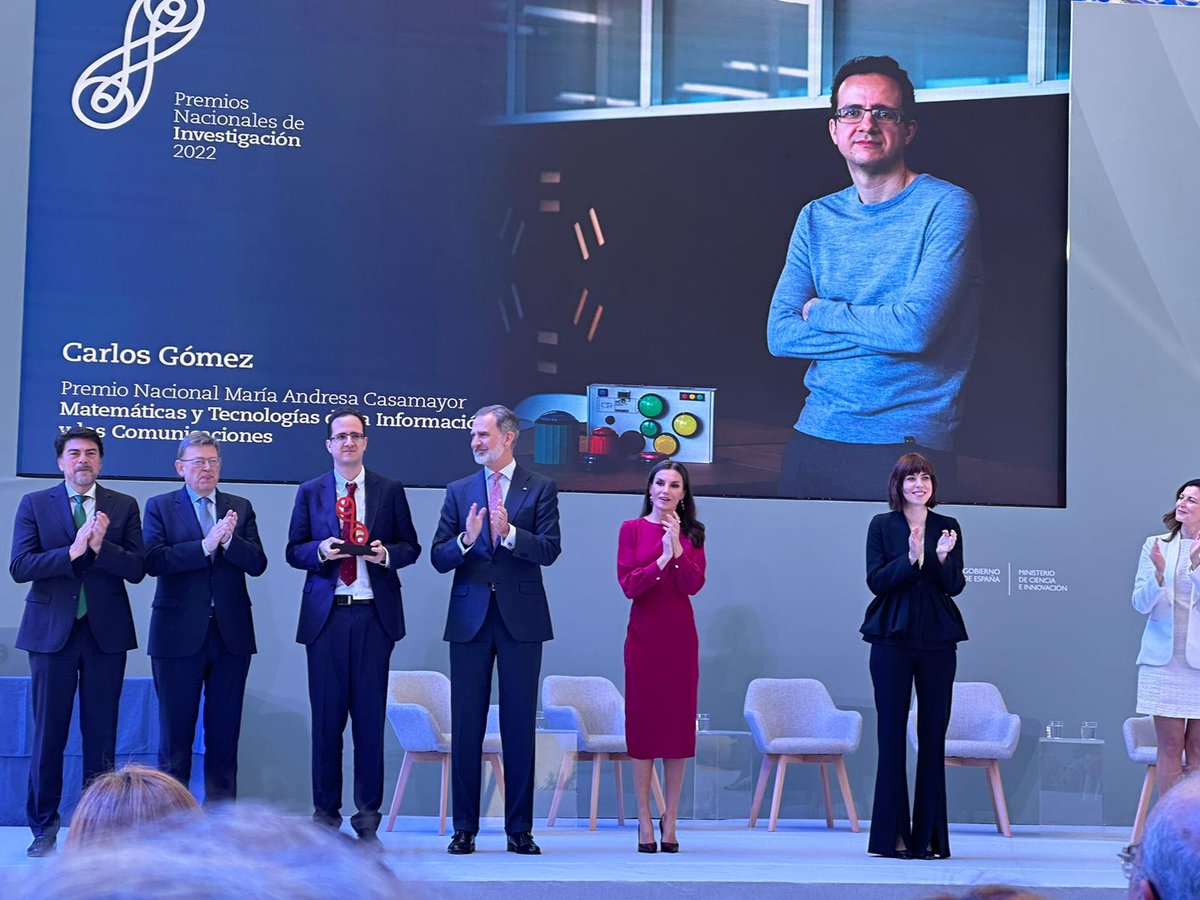 UDC_gal's tweet photo. Parabéns ao noso profesor Carlos Gómez @carlosgr_nlp, Premio Nacional de Investigación para Jóvenes na área de Matemáticas e TIC. Os Reis entregáronlle hoxe o Premio en Alicante, xunto coa ministra de Ciencia e Innovación @CienciaGob, @DianaMorantR 
#orgulloUDC 👏👏 https://t.co/7sM0mwsY1q