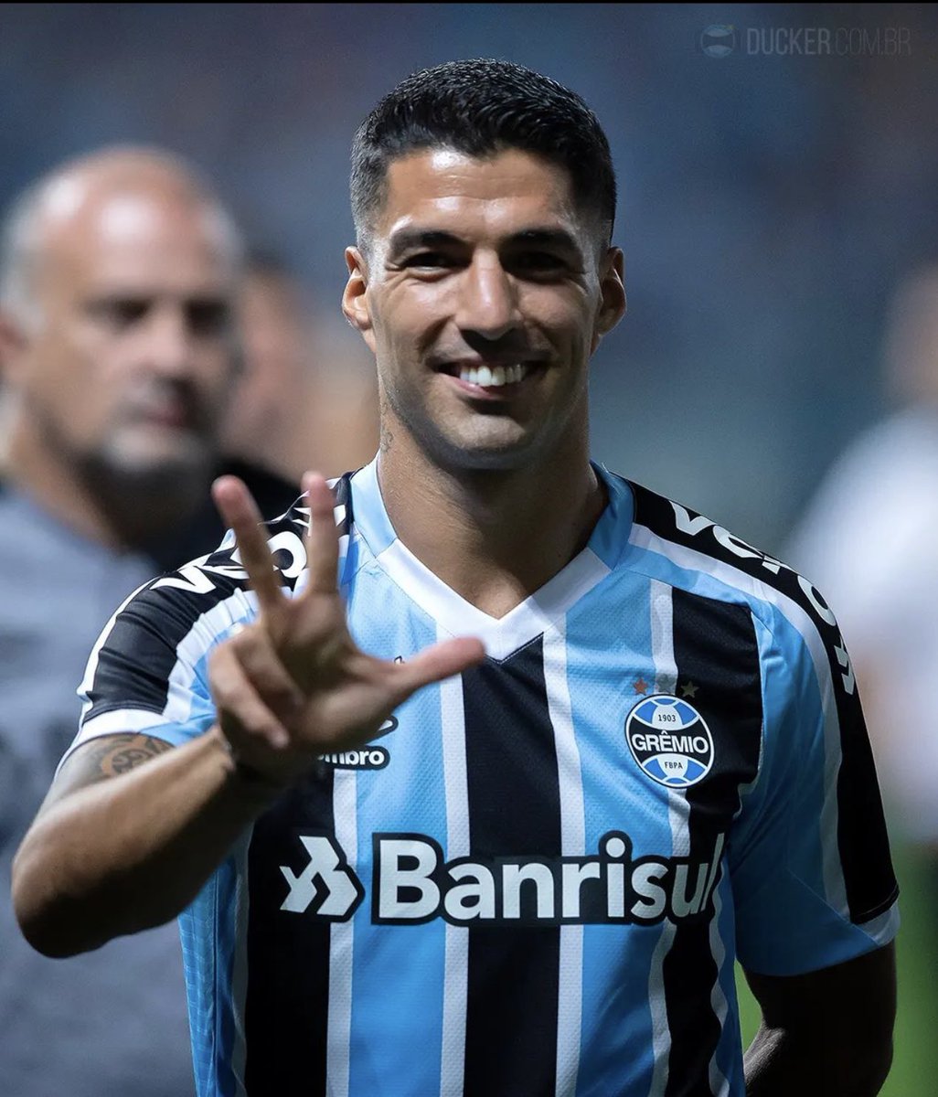 FBITricolor's tweet photo. Atenção: Arena informa que estão ESGOTADOS os ingressos para o GREnal.

A Arena vai pulsar. 

📸 @Ducker_Gremio https://t.co/oqripKaOn3
