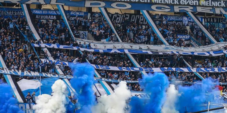 FBITricolor's tweet photo. Atenção: Arena informa que estão ESGOTADOS os ingressos para o GREnal.

A Arena vai pulsar. 

📸 @Ducker_Gremio https://t.co/oqripKaOn3