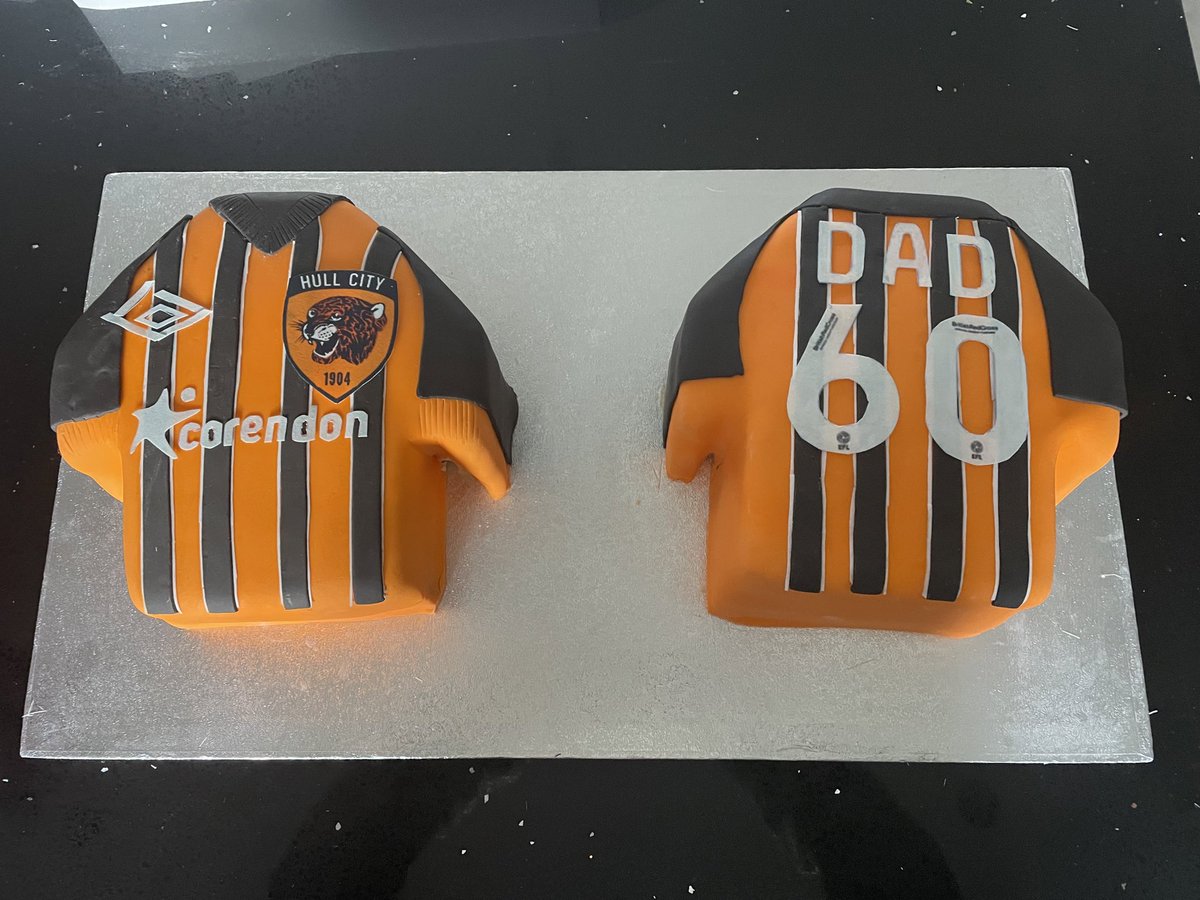 beccadowse's tweet photo. Happy birthday @PaulDowse ! Hope you have an amazing day and enjoy your cake @HullCity https://t.co/vuq0saYMcS