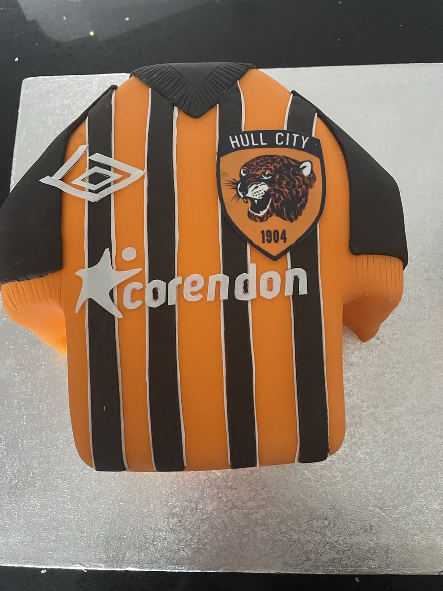 beccadowse's tweet photo. Happy birthday @PaulDowse ! Hope you have an amazing day and enjoy your cake @HullCity https://t.co/vuq0saYMcS