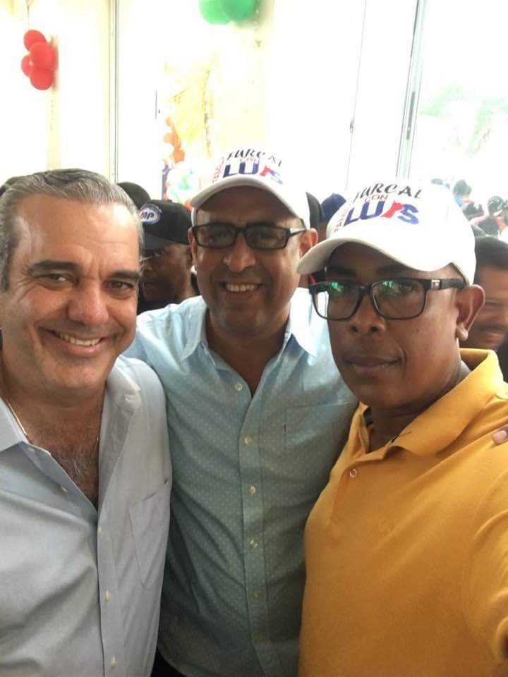 CarlosFurcal2's tweet photo. 4 años más y después hablamos, Familia Furcal con Luis Abinader https://t.co/OndMQjiVSn