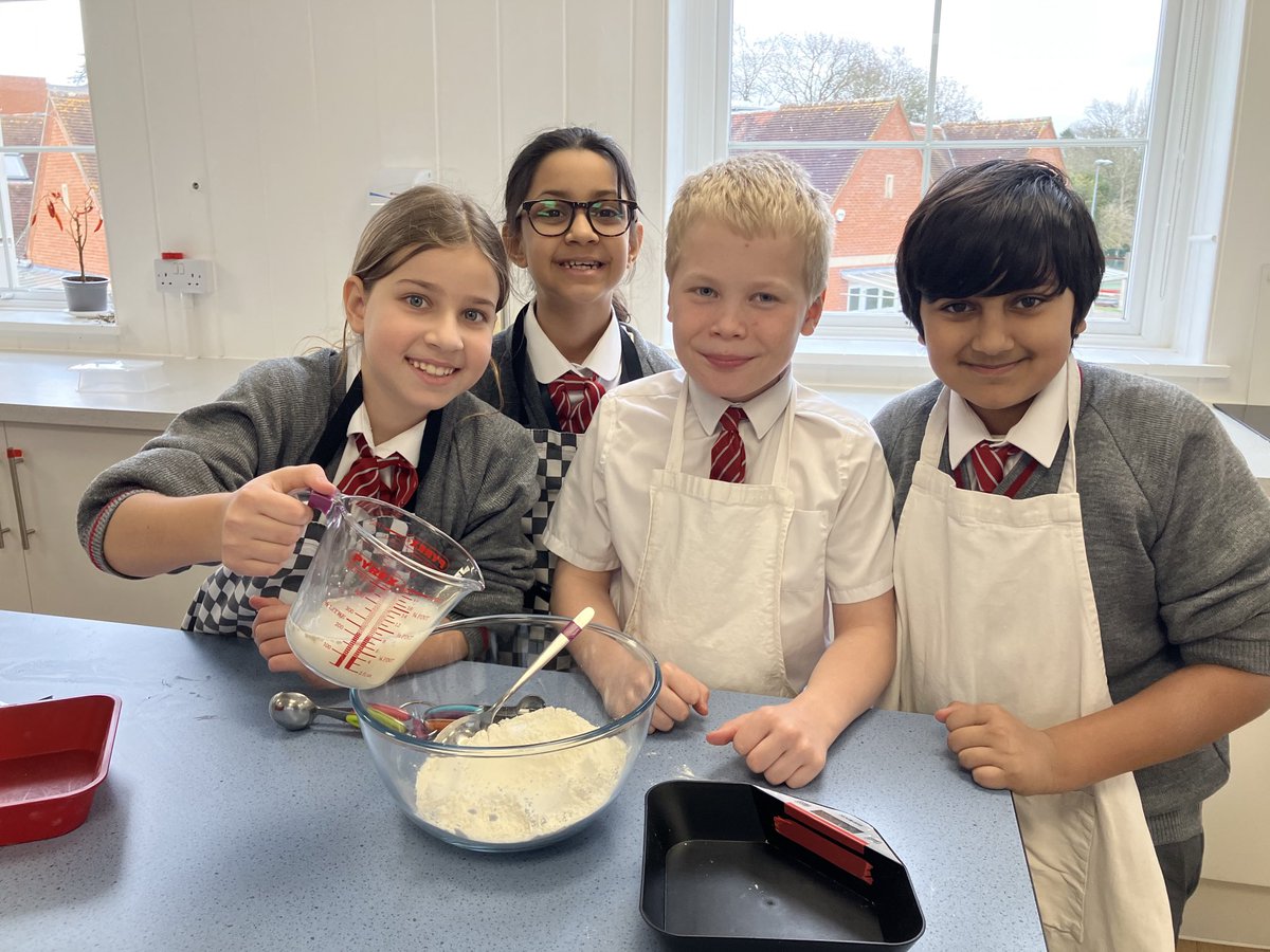 BGS_ScienceDpt's tweet photo. Year 5 collaborated beautifully during their Food Technology lesson on making bread dough https://t.co/7Q7sL5828m