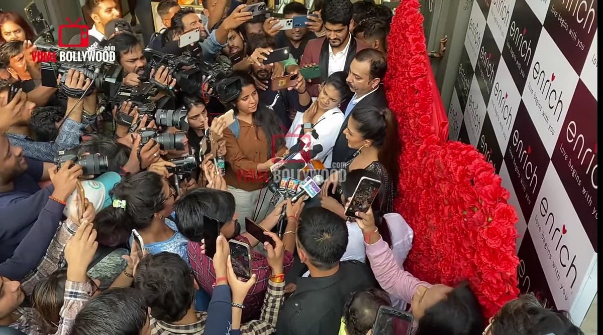 TeamPriyankaFC_'s tweet image. Her Craze🔥

Touchwood🥹🧿❤️

#PriyankaChaharChoudhary 
#PriyankaPaltan • @PriyankaChaharO