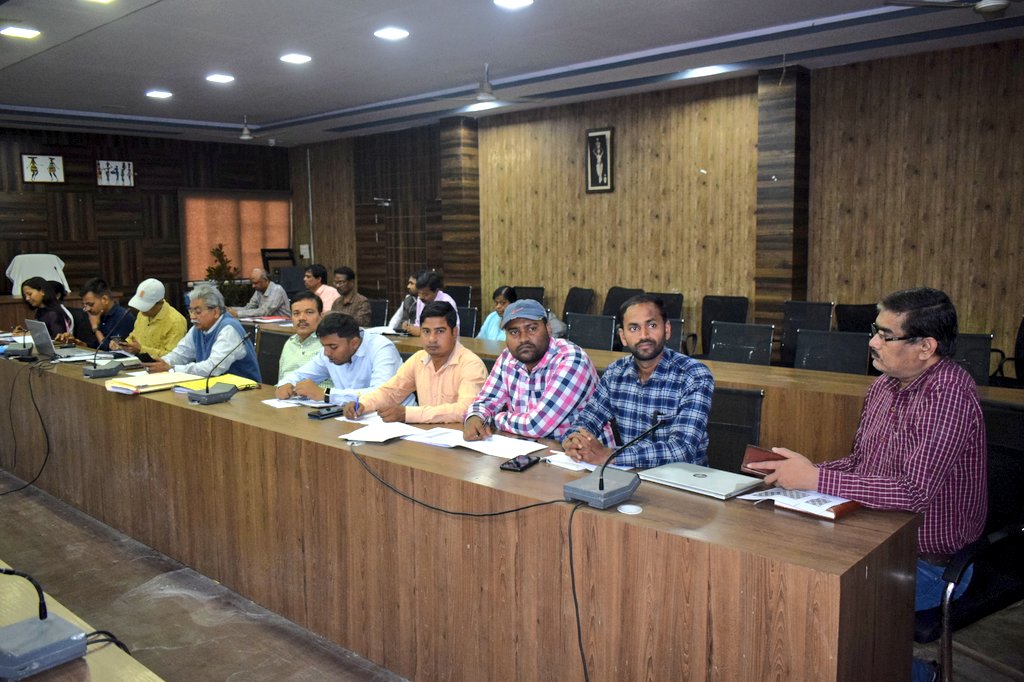 बुधवार को मनरेगा एवं पीएम आवास योजनाओं की समीक्षात्मक बैठक की। सभी योजनाओं का प्रखंडवार समीक्षा कर संबंधित अधिकारियों को लंबित योजनाओं को शीघ्र पूर्ण करने का दिया निर्देश। 
<a href="/JharkhandCMO/">Office of Chief Minister, Jharkhand</a>
<a href="/prdjharkhand/">IPRD Jharkhand</a> 
<a href="/Comm_MGNREGA_JH/">MGNREGA JHARKHAND</a>