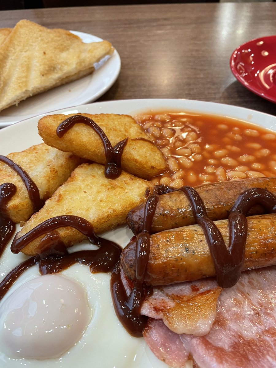 London price check:

2 Cumberland sausage (long boys)
2 bacon
2 fried eggs
Beans 
2 slice of fried bread
A coffee
Extra 2 hash brown 

£11 - good or bad price?