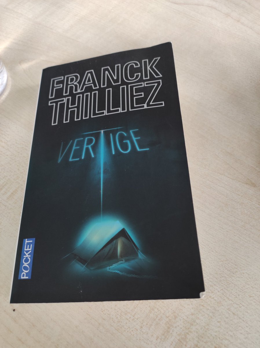 Ma #lecturedumoment quand je ne suis pas happée par #lamachoiredecain et maintenant, comment je fais pour retourner bosser alors que @fthilliez m'a ferrée en quelques scènes ?