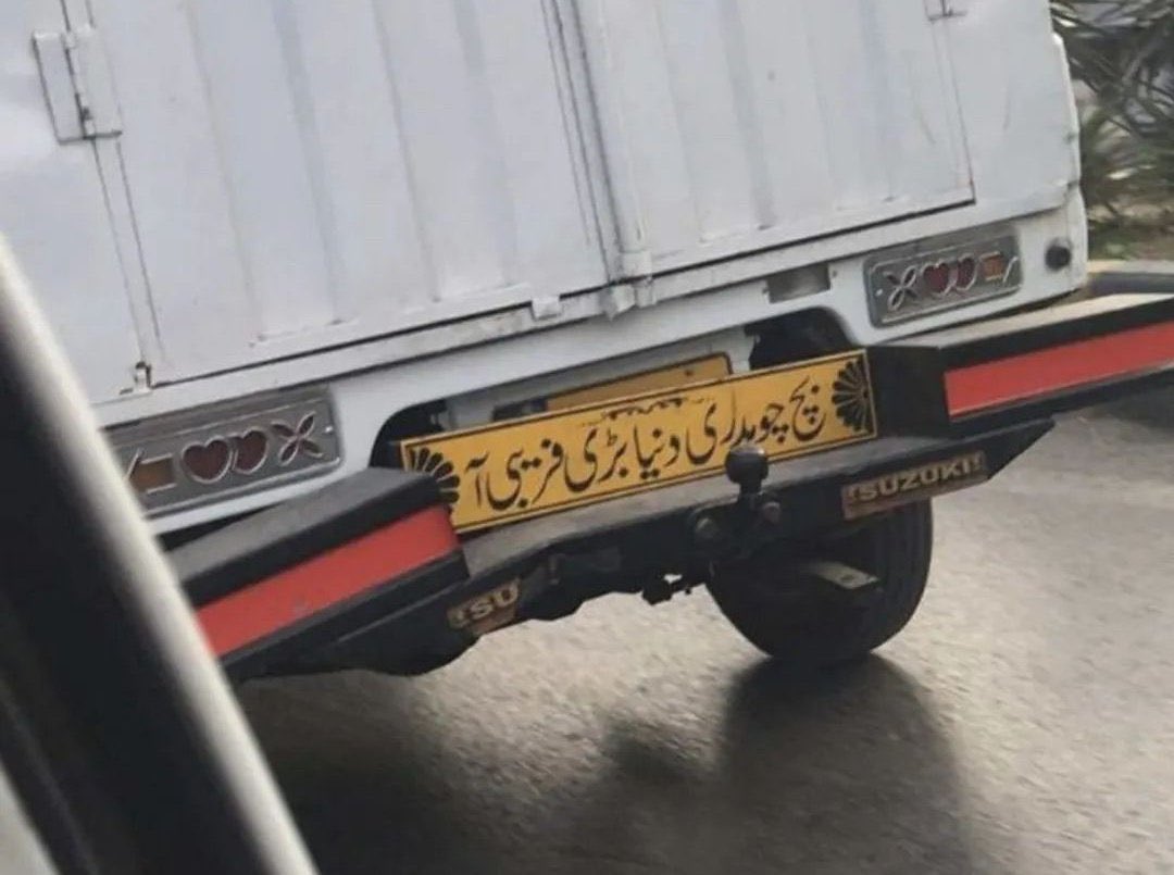anArtixt's tweet photo. driver 200 crore ke baat kr gya tah https://t.co/qqDdsuJLJ8