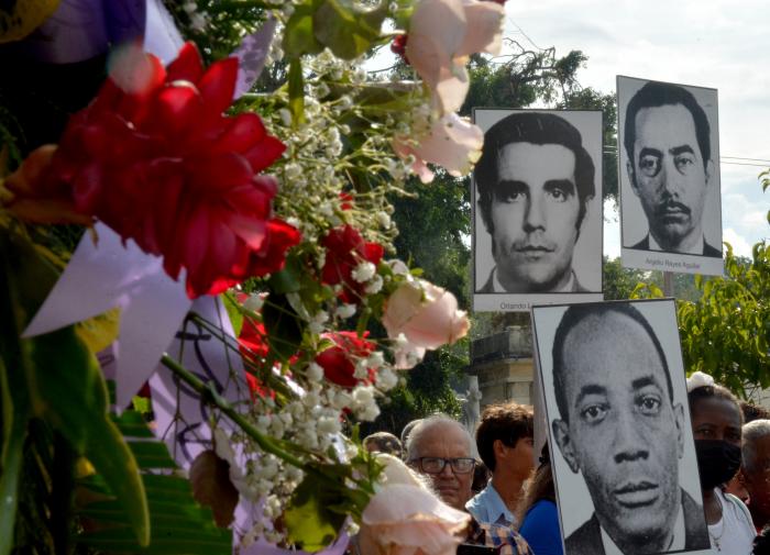 LisnarOchoa's tweet photo. Terrorismo de Estado, el techo de vidrio de un Gobierno sin moral. El Departamento de Estado publicó ayer el informe sobre el terrorismo, y mantuvo a #Cuba en la espuria lista de naciones que lo patrocinan. #NoAlTerrorismo 
#HolguinSi 
#MejorEsPosible https://t.co/7RYNX6FsrX
