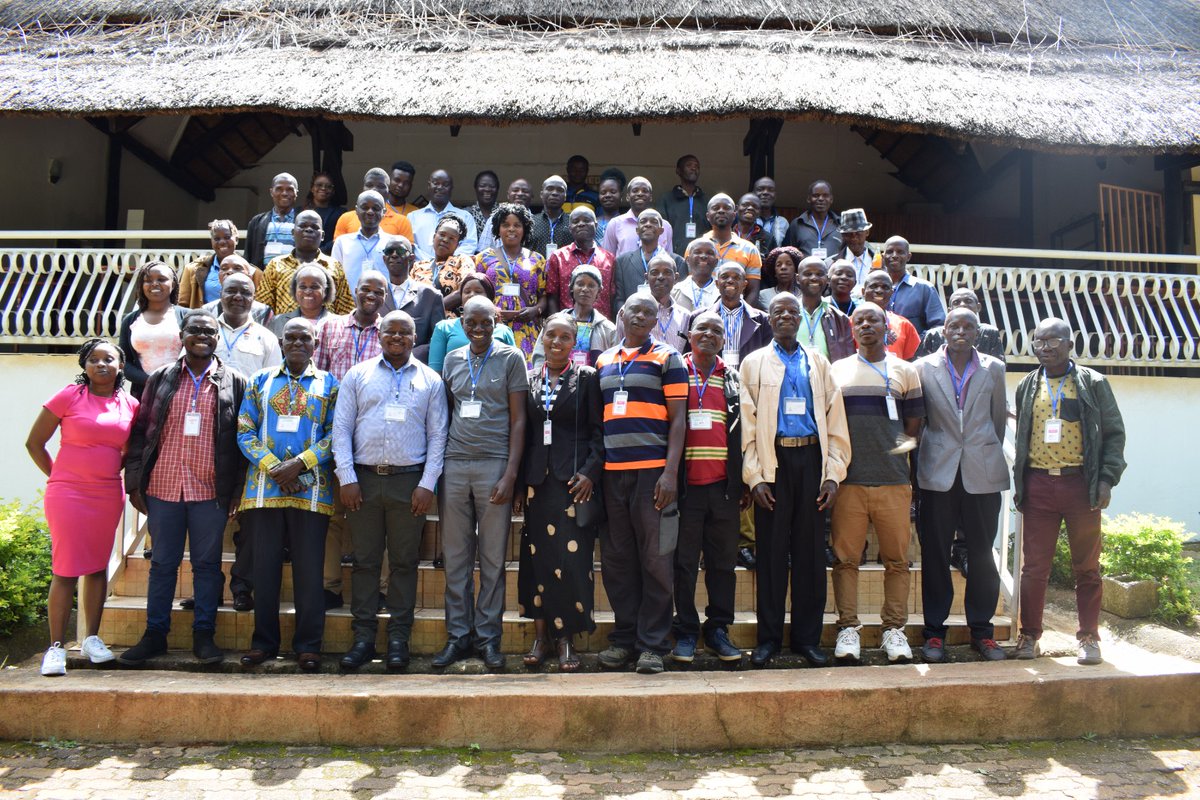In Chipata, <a href="/CIFOR/">CIFOR</a> <a href="/ICRAF/">World Agroforestry</a>, ZARI &amp; <a href="/COMACO_Zambia/">COMACO - #COMACOWorks🐘</a> are training transformed poachers &amp; others to collect seed of indigenous trees with micronutrient-rich fruit. The aim is an outsized impact on diets &amp; livelihoods. Funded by <a href="/BMZ_Bund/">Bundesentwicklungsministerium</a> <a href="/JochenFlasbarth/">Jochen Flasbarth</a> <a href="/yishan/">Yishan</a> <a href="/TF_Global/">Terraformation</a> #Zambia