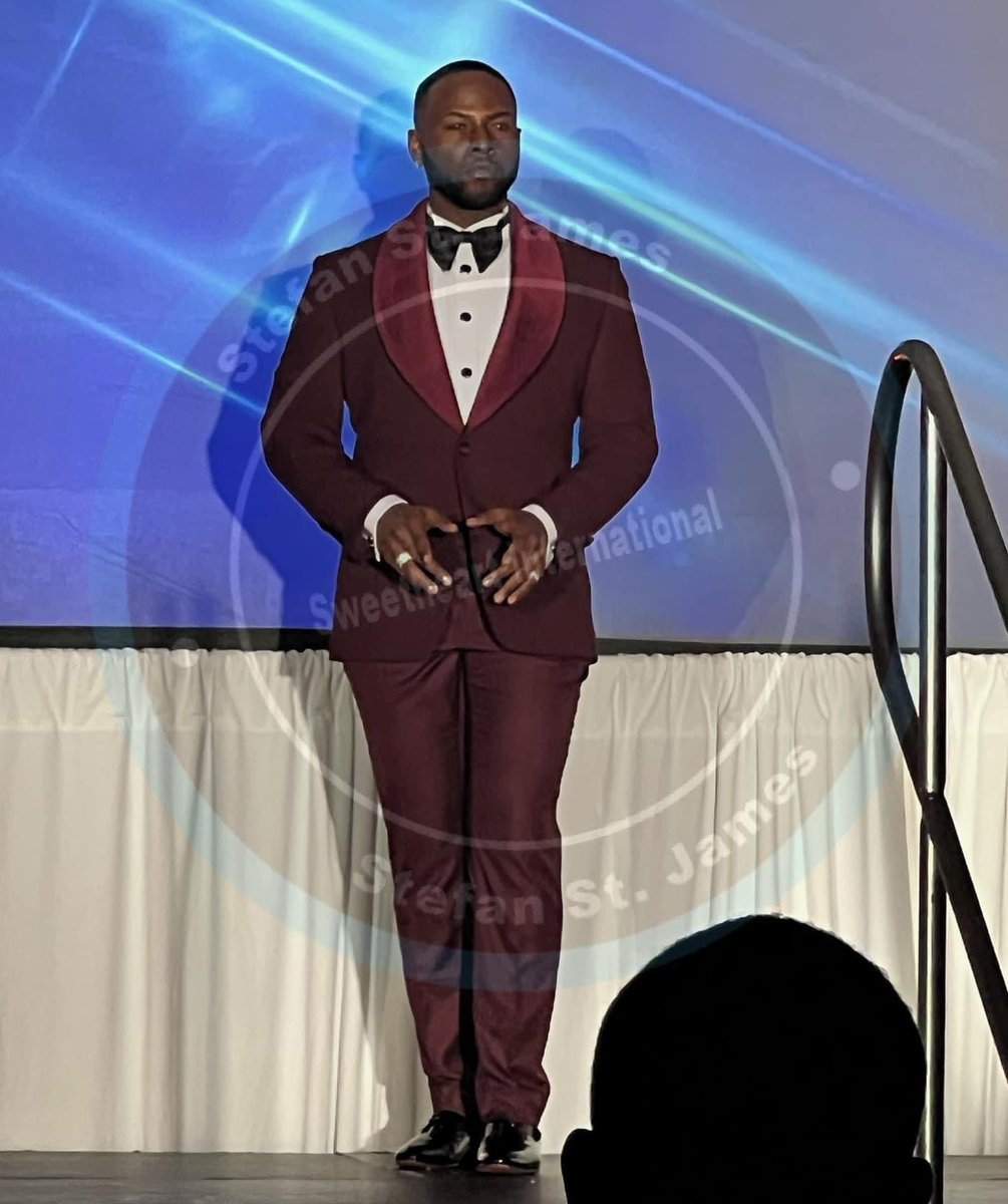 ConfidentEgo's tweet photo. I felt handsome AF for formal wear! Couldn’t a Bih tell me SHI! #CleBo #KeepGoing 🤞🏾❤️ https://t.co/hOB2GXbbd9