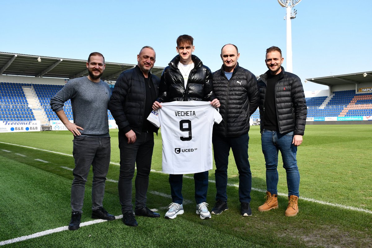 One of the biggest Czech promises Filip Vecheta signed a new contract with <a href="/1_FCS/">1.FC Sʟᴏᴠᴀ́ᴄᴋᴏ</a> until 2025! Congratulations Filip and good luck! / Jeden z nejnadějnějších českých útočníků Filip Vecheta prodloužil svoji smlouvu s 1. FC Slovácko do roku 2025! Ať se daří Vechy! #globalsports