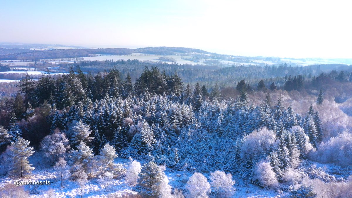 AntoineSnts's tweet photo. ❄️😍 La #Normandie ou les #Alpes ce matin ?

Je ne me lasse pas de ces paysages.
Un indice c’était à seulement 20 km de #Caen 😉

#Calvados #MontPinçon #Neige https://t.co/x7vzXXxQyS