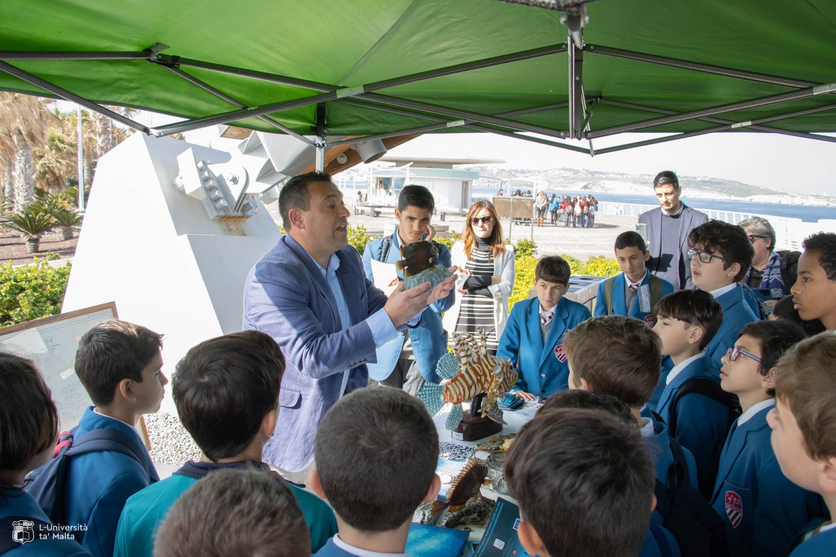 Bluenights_eu's tweet photo. "Let's dive in" held last 24th February at the #Malta National Aquarium was a great success! Almost 200 pupils experienced what's working in #research and #marinebiology thanks to the Oceanography Group of #universityofmalta.
#blueNIGHTs #bluenightseu #EuropeanResearchersNight https://t.co/PgvxNrf9yp