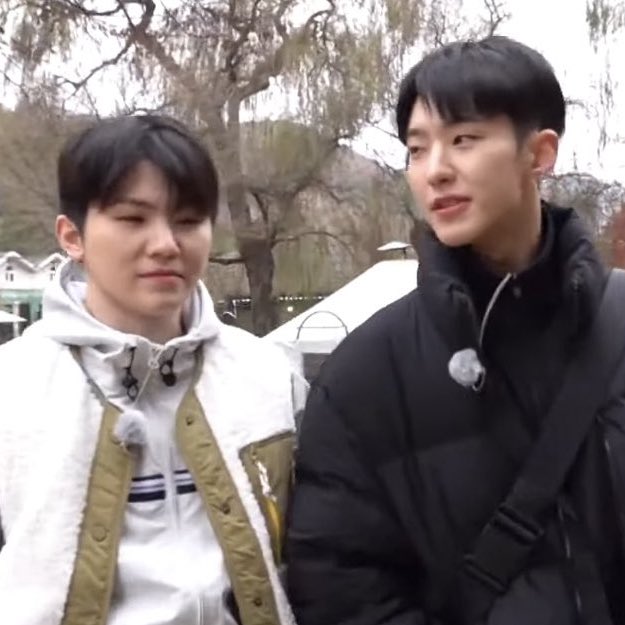 hourlyhowoo's tweet photo. 🤍🖤 #호우 #순훈 #howoo #soohoon https://t.co/No6jmabrrS