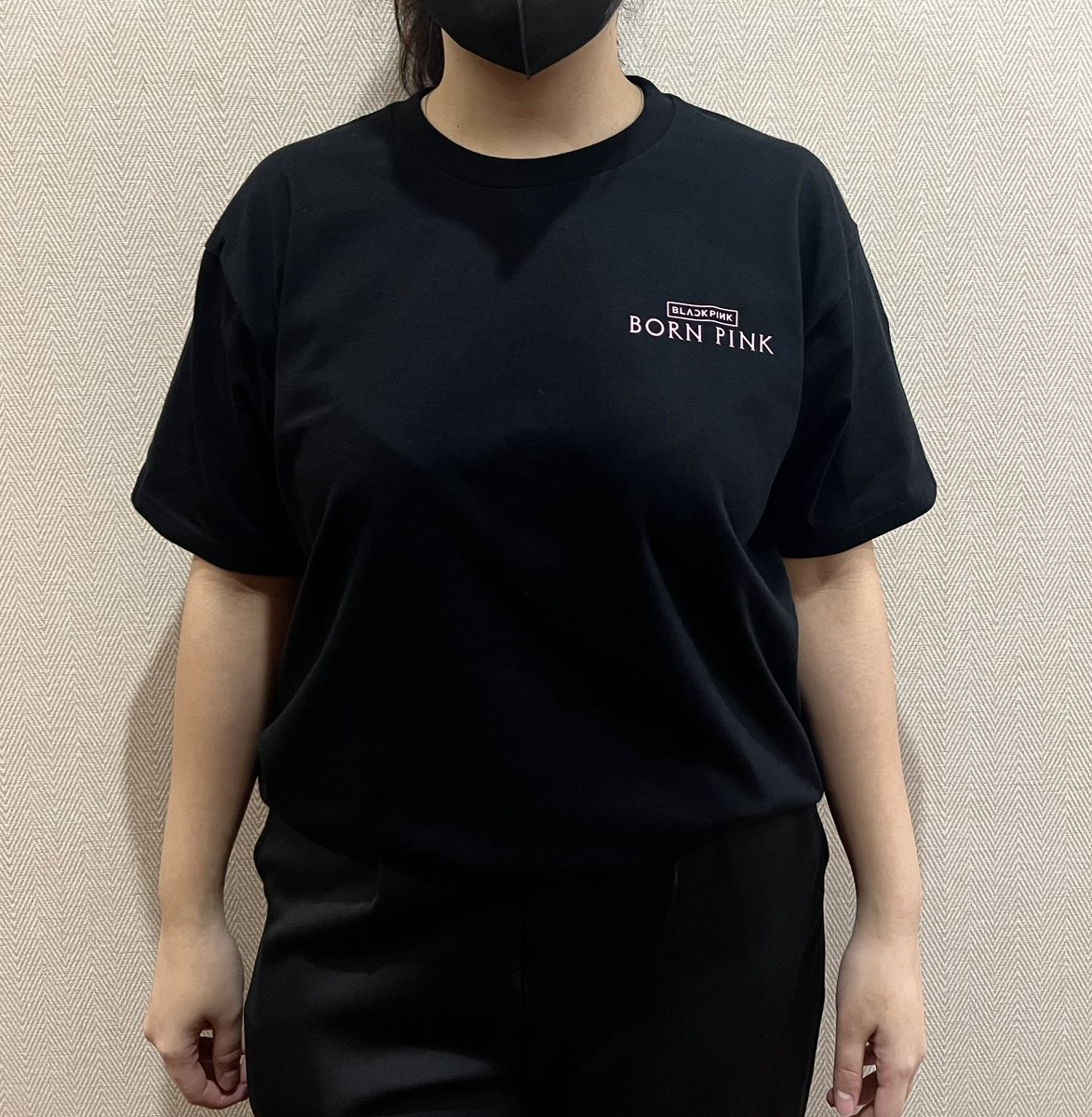 fegiegiee's tweet photo. guys im selling blackpink tshirt with this size chart, available white also! FAST PO ORDER FOR NEXT WEEK PLSSS #tshirtblackpink #blackpinkindonesia #blackpinkconcert #jualblackpink https://t.co/CKBEgNIUUi