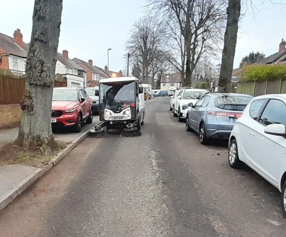 deborahharries's tweet photo. Thanks to #YardleyEast street cleaning &amp; ward teams for the 'deep clean' in Yew Tree Avenue, after a resident complaint #KeepYardleyClean https://t.co/KJZj5Vb9ER