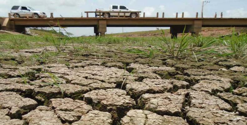 #Cuba 🇨🇺 vive un período de intensa sequía. Según los pronósticos, la temporada de lluvias comenzará a partir de la segunda quincena de mayo. 
Ante esta situación, hacemos un llamado a extremar las medidas de ahorro de agua en todo el territorio nacional.
#MejorEsPosible