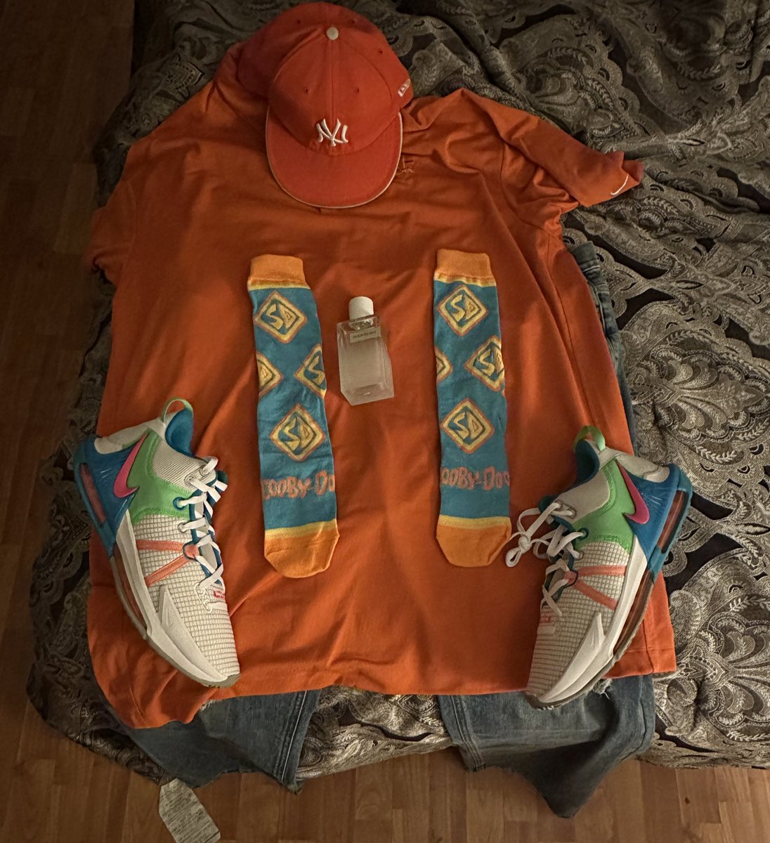 DaryleLSmith's tweet photo. Be Great Today Drip
🧢👕👟💧
#LebronWitness #YankeeFit
#ScoobyDoo #NikeFCA
@uncle_rjs @ahmiryoung
@FrshPhade @KidFromTheX @CallMeCoachVP @LiCkMyJs @LexxDaTurtle @mdeeeeee_ @MagMr44 @CoachWes03 @ALilBitOfEryn @Just_JeNiNE_ @IngloriousGUIDO
@kp0pkicks @rjolli007 https://t.co/GIohZqHteH