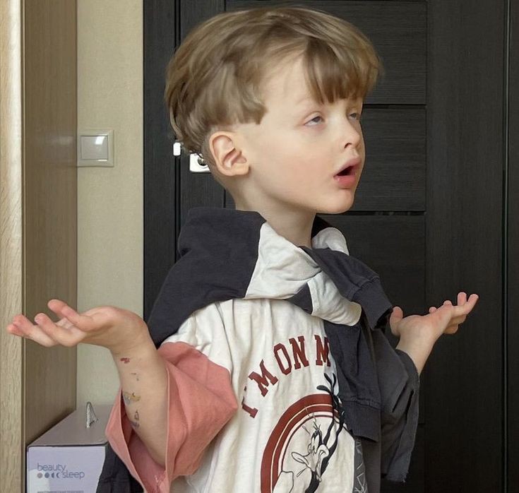 ARTEOIR's tweet image. Zach dicukur = jadi nyebelin wkwkw