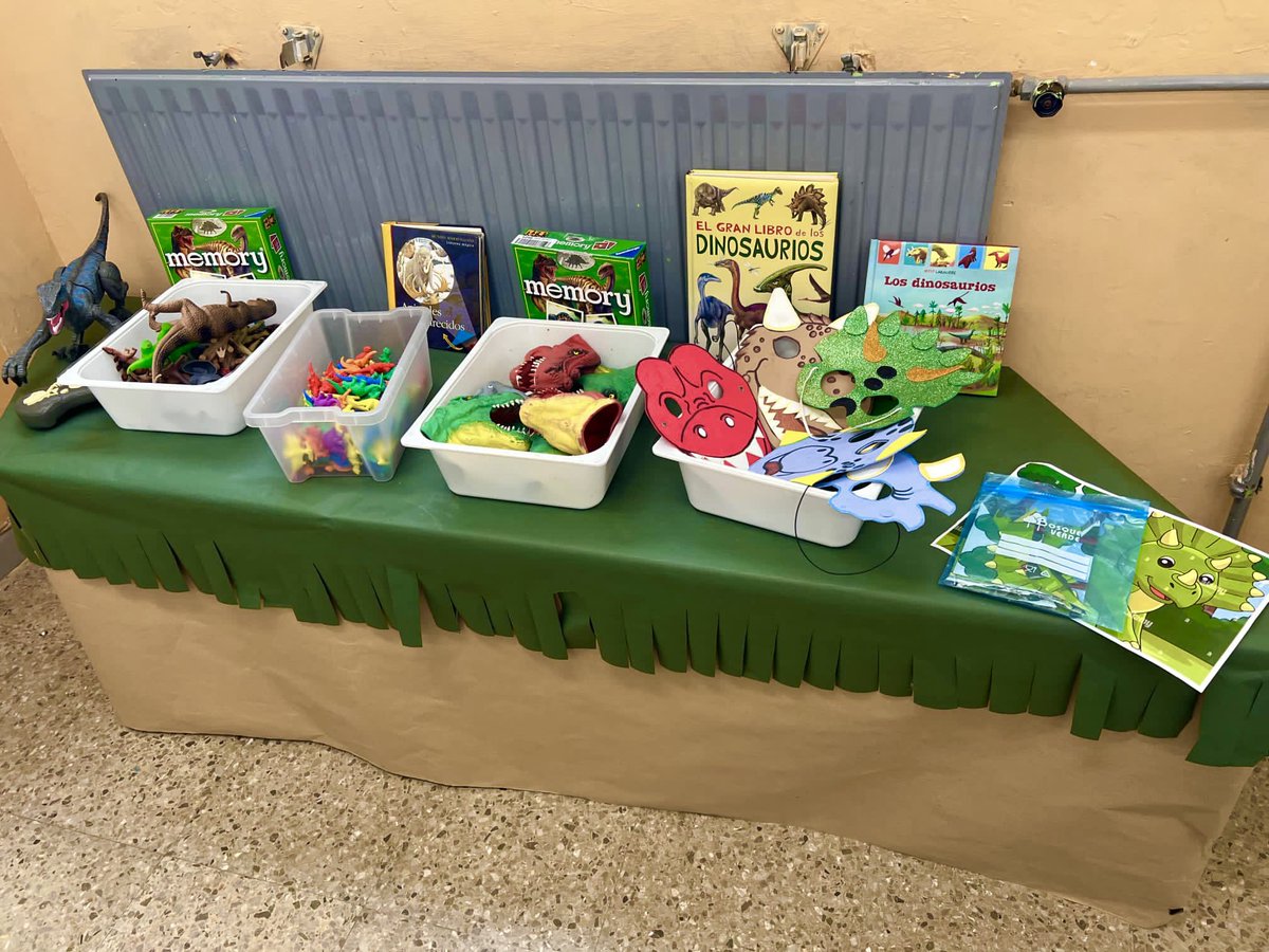 CeipRaza's tweet photo. 🦖Cuentos📖
🦖Vídeos🎬
🦖Maquetas🏞
🦖Investigaciones🕵🏼♂️
🦖Manualidades🎨
🦖Material manipulativo🦴
¡Atent@s!👀 También nos han visitados tres prestigiosas paleontólogas que conocéis muy bien🔍
#Infantil #EducaciónInfantil #proyectoinfantil #proyectodinosaurios #dinosaurios https://t.co/pvdNxWur3W