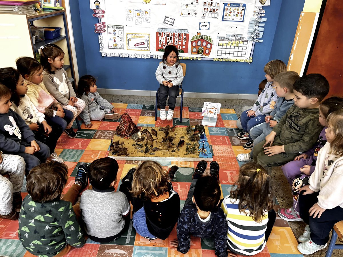 CeipRaza's tweet photo. 🦖Cuentos📖
🦖Vídeos🎬
🦖Maquetas🏞
🦖Investigaciones🕵🏼♂️
🦖Manualidades🎨
🦖Material manipulativo🦴
¡Atent@s!👀 También nos han visitados tres prestigiosas paleontólogas que conocéis muy bien🔍
#Infantil #EducaciónInfantil #proyectoinfantil #proyectodinosaurios #dinosaurios https://t.co/pvdNxWur3W