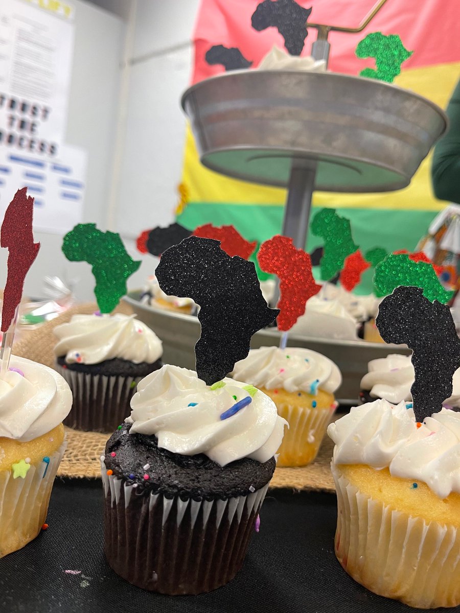 urbanparkes's tweet photo. We had an amazing Black History Month luncheon to close out the month of February. We are so thankful for the opportunity to fellowship campus wide and to celebrate the many contributions of black people across the world.  #teamUPSA @TeamDallasISD https://t.co/z4JFgElk6f