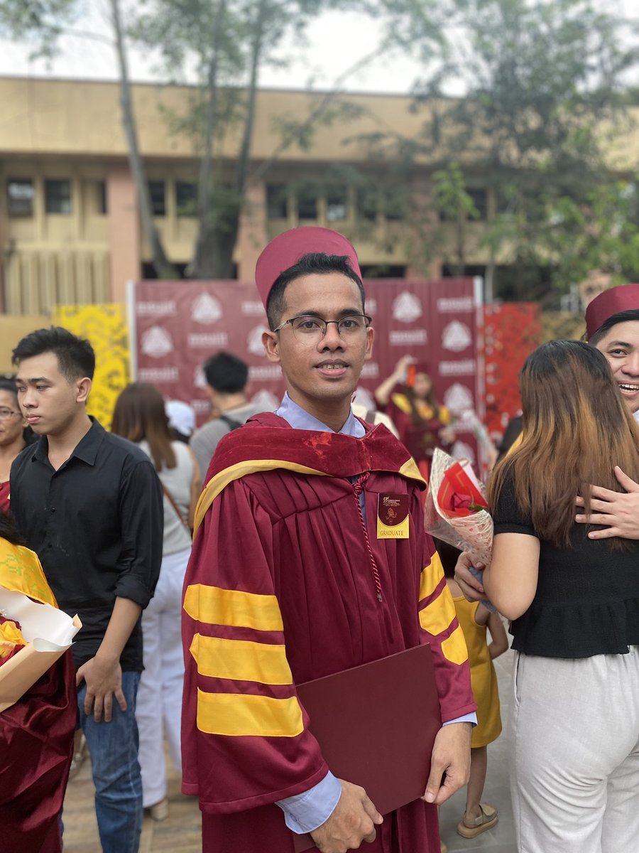 callme_jam95's tweet image. Congratulations, Prof. Dr. Javier J. Hassan. #phdmath #phdjourney