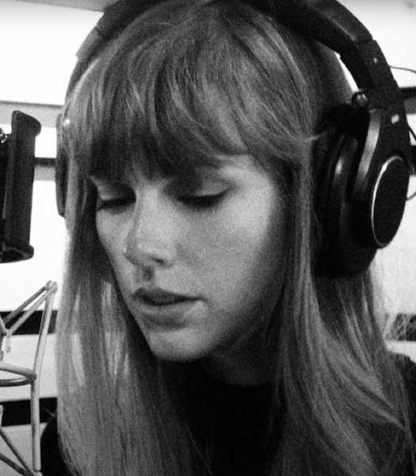 📲<a href="/Grindr/">Grindr</a> revealed <a href="/taylorswift13/">Taylor Swift</a>'s "All Too Well(10 Minutes version)" is the Most used profile song on their app in 2022.