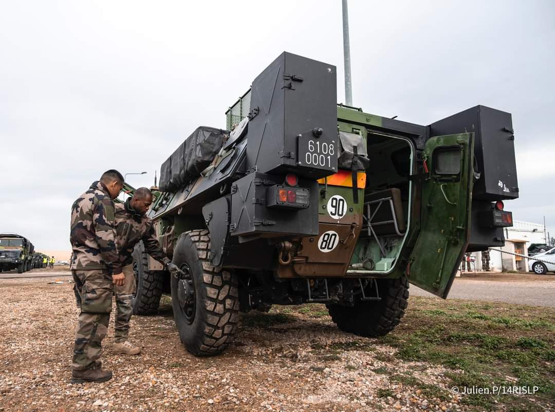 comlogterre1's tweet image. #Orion23 | Les soldats du @CDC_14eRISLP s'affairent à la préparation finale et aux derniers contrôles des véhicules qui seront dès demain chargés à Toulon pour un nouveau débarquement prévu au port de Sète...à suivre ici 👇 !
#Soutien_ORION 
#COMLOG