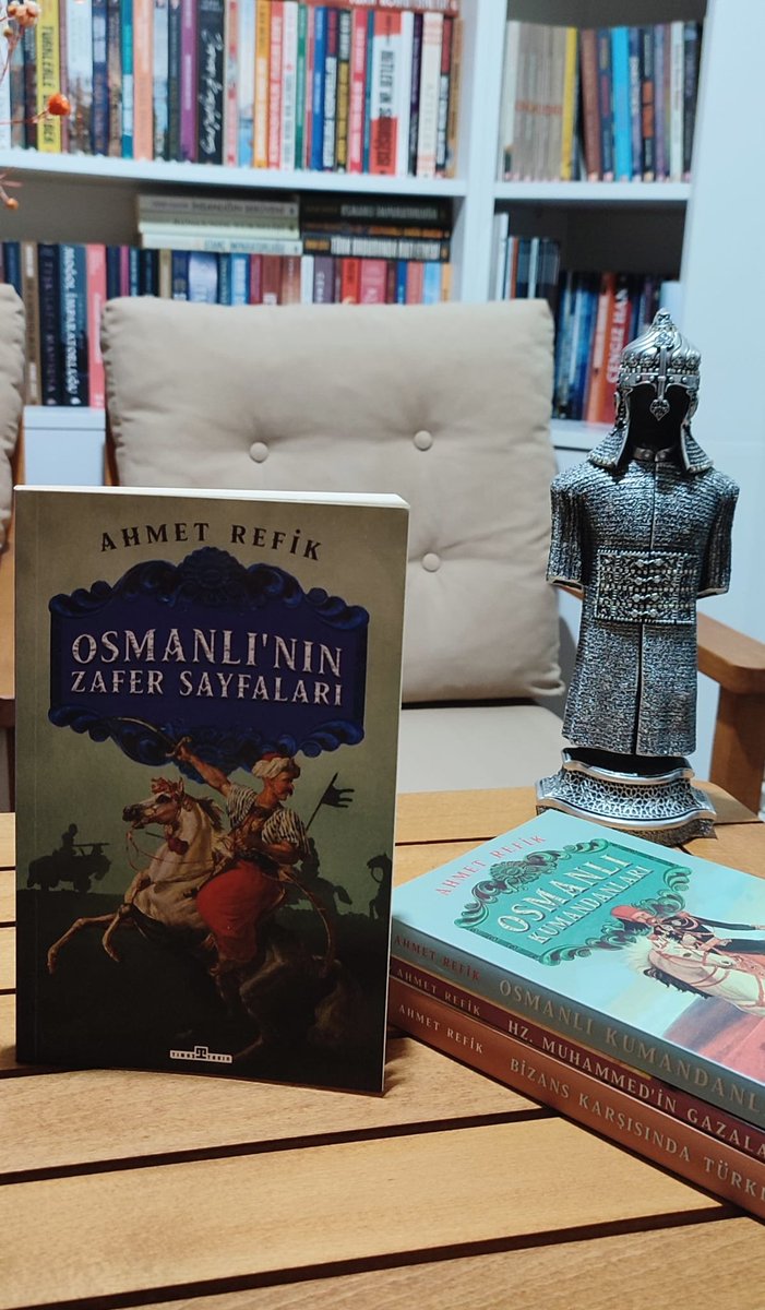Orduda talim, terbiye ve askerî düzen o kadar mükemmeldi ki Osmanlı ordusu etraftaki hükümetlerin birer askeri bilgi okulu hükmündeydi. Hatta Rum Kayseri Yuannis'in oğlu Manuel Osmanlı ordusunda eğitim almıştı.
s.27
timas.com.tr/osmanlinin-zaf…