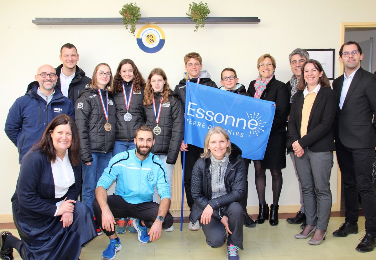 clgJeanMoulin91's tweet photo. 🆕On parle de nos élèves et de notre équipe d'#EPS au mensuel de @Ville_Verrieres 🙏
Vice-champions de France #UNSS de #cross 2023 par équipes 🏅💙
➡️voir l'article p5
https://t.co/Y0lCmAwWB8
@acversailles @EpsVersailles @unss @unss91 @CHEFCAB91 @FranckGOUSSET @rachel_meynent https://t.co/XukTZGYSll