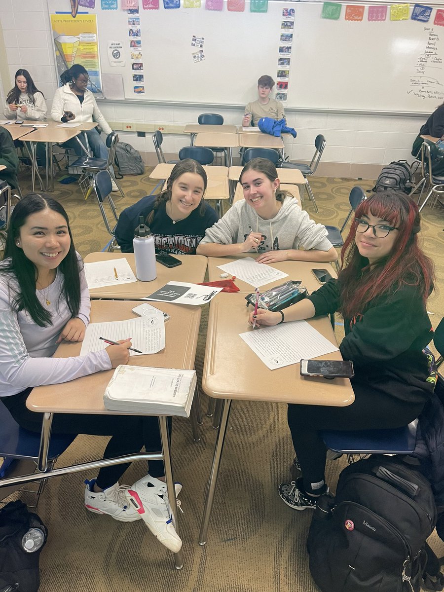 National Spanish Honor Society held their February meeting last week in which we wrote future 8th grade Spanish students in Spanish about the <a href="/SandburgHS/">Carl Sandburg H.S.</a> experience. 🙌