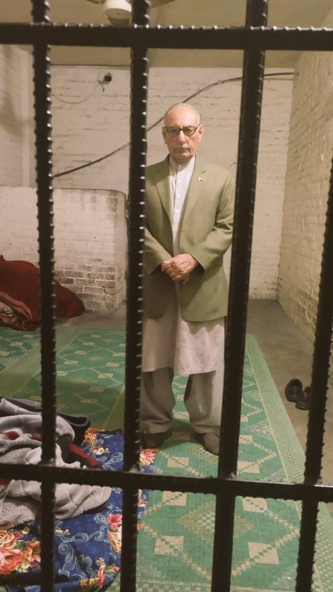 arifhameed15's tweet photo. یقیناً جنرل ر امجد شعیب محب وطن پاکستانی ہیں۔ #اللہ انکی مشکلات دور کریں۔ https://t.co/WSVHGfIWW6