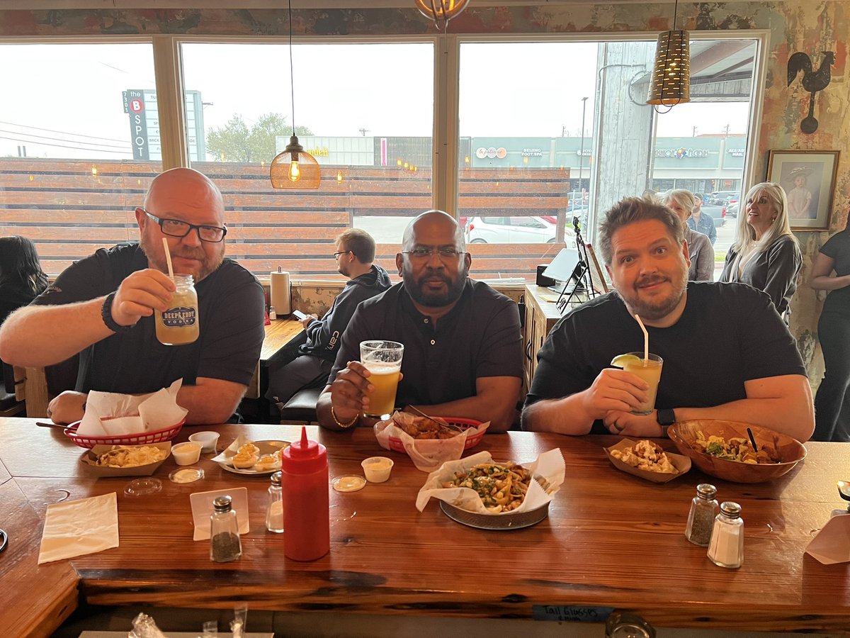 PaladinMachina's tweet photo. #avtweeps can you eat at a #hotchickenjoint and not tag @AVPhenom?  It’s kinda like a road trip in Texas has to involve a @bucees at some point. Never a bad time with @JasonRMadden https://t.co/0Wkm0I6pjm