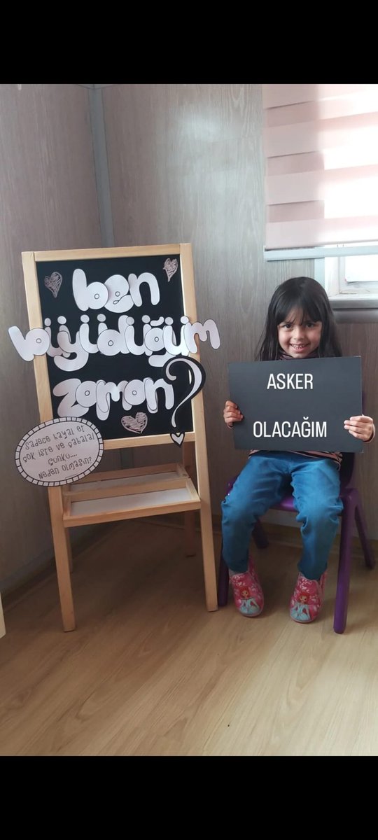 Vatan aşkını bize çocukken aşıladılar biz de çocuklarımıza. çok sevin. Bir heves uğruna bir menfaat uğruna ihanet edilecek ülke değil burası.Çanakkale yi Sarıkamışı asla unutmayın.Birlik beraberlik tevazu hoşgörü tevekkül 🇹🇷