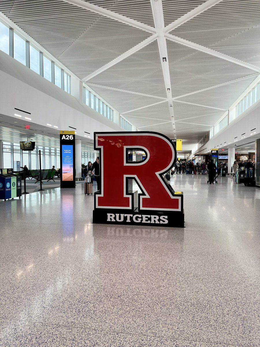 Heading to #Dros23. Being to the one in Seoul as a PhD student, then in Philly and SD as a postdoc, Chicago will be my first time here as a PI. Always wondering how T. H. Morgan would feel if he knew his white-eyed fly has fostered such an incredible community after a century.